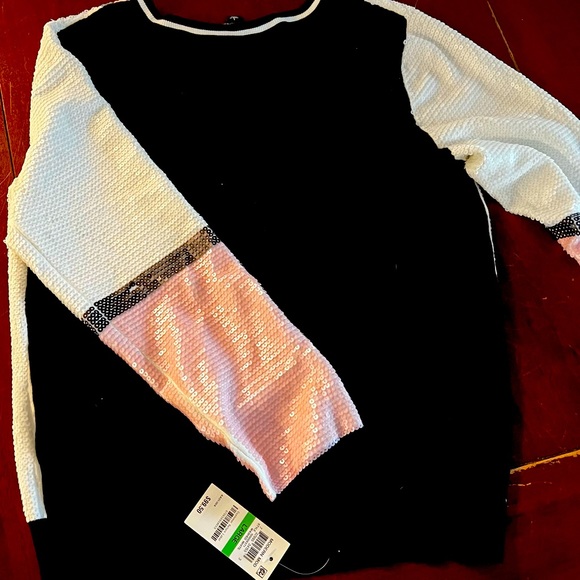 Sequin V neck sweater. Pink, white sequin front. Solid black back. - Picture 3 of 4